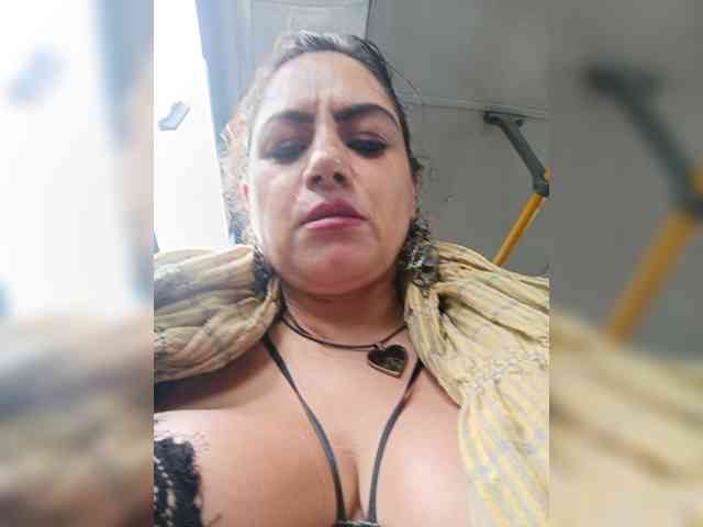 AlexaBrown12 webcam