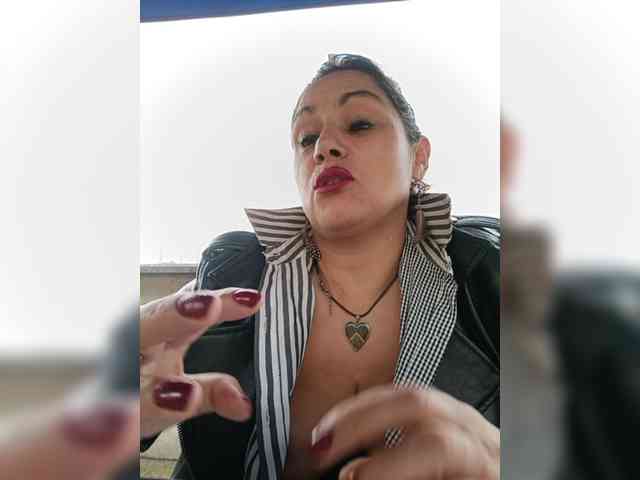 AlexaBrown12 webcam