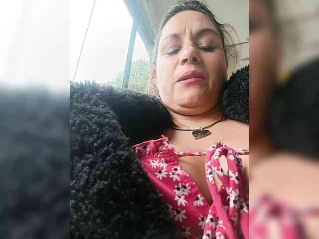 AlexaBrown12 webcam