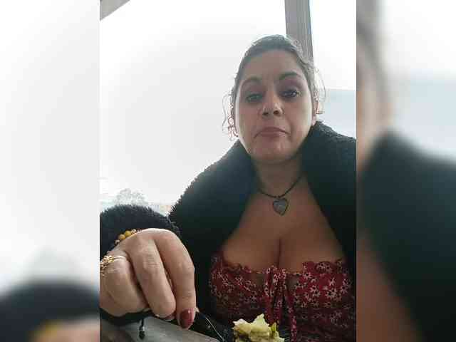 AlexaBrown12 webcam