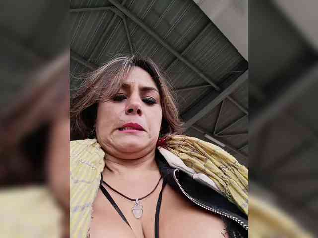 AlexaBrown12 webcam
