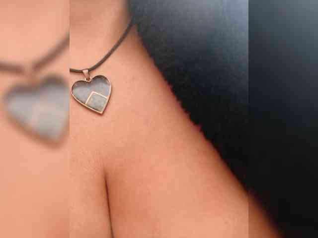 AlexaBrown12 webcam