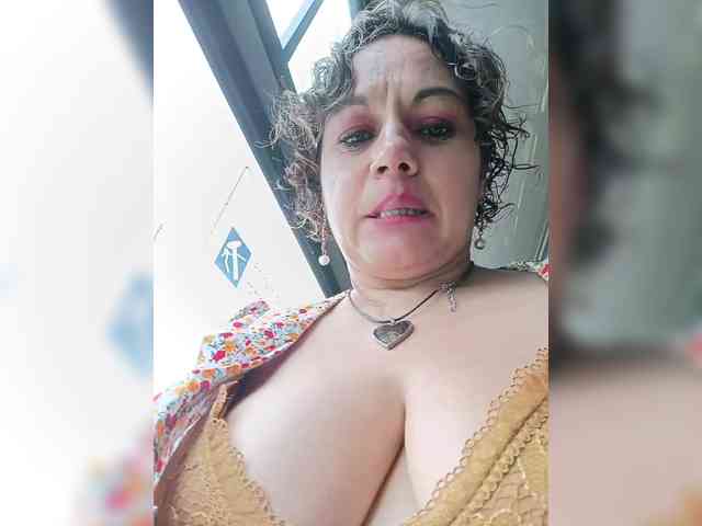 AlexaBrown12 webcam
