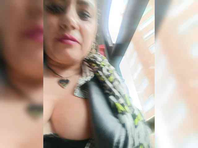 AlexaBrown12 webcam