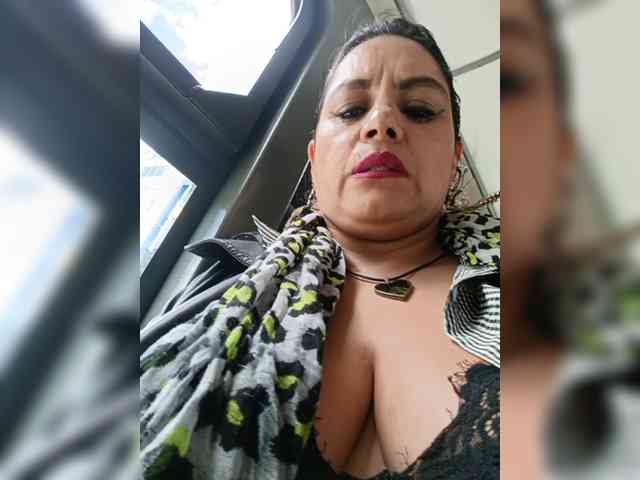 AlexaBrown12 webcam