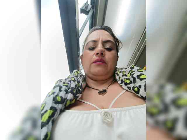 AlexaBrown12 webcam