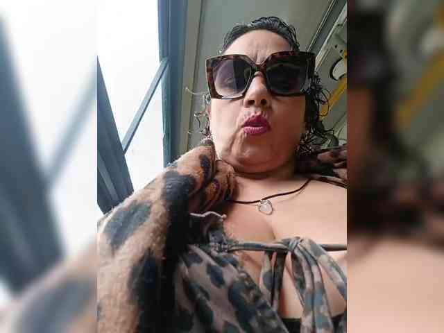 AlexaBrown12 webcam
