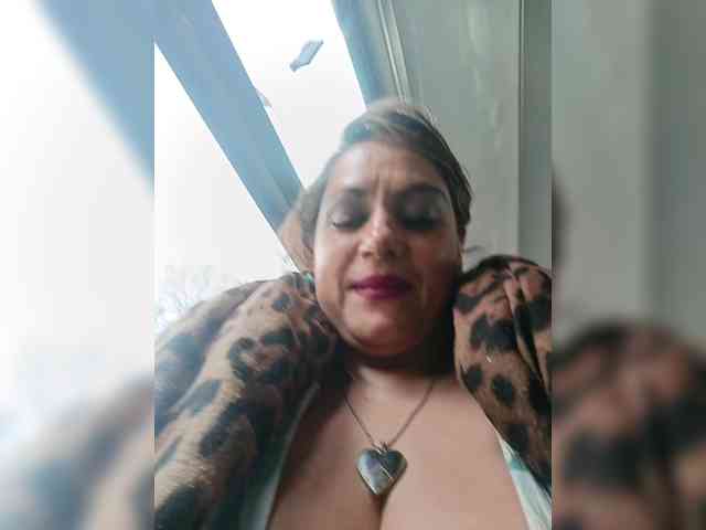 AlexaBrown12 webcam