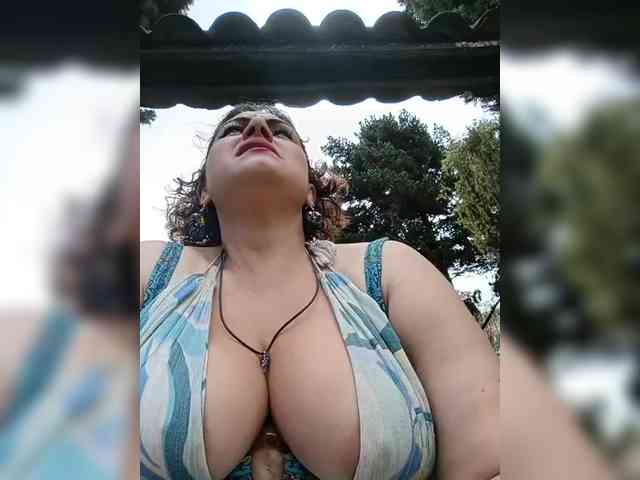 AlexaBrown12 webcam