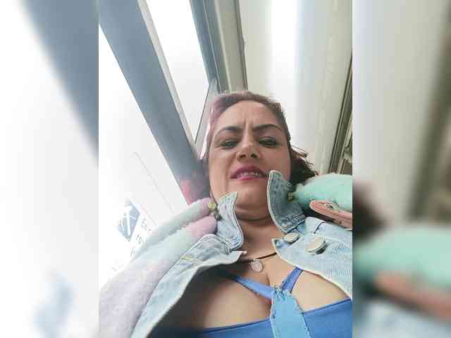 AlexaBrown12 webcam
