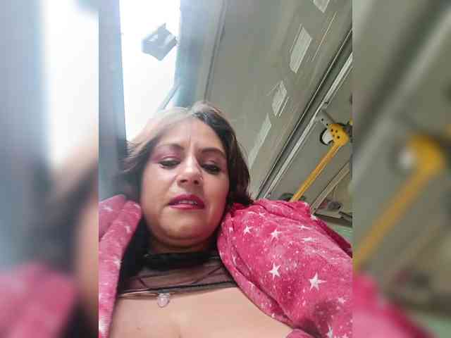 AlexaBrown12 webcam