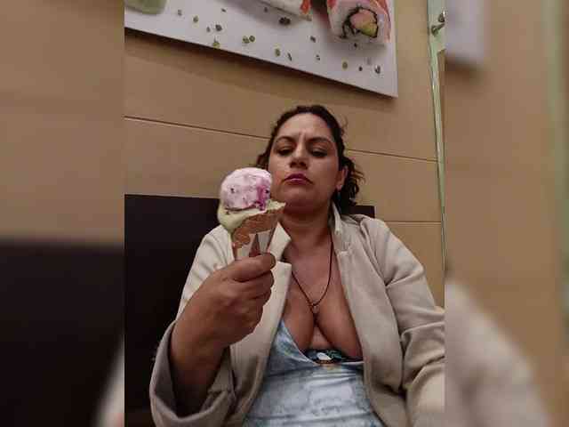 AlexaBrown12 webcam