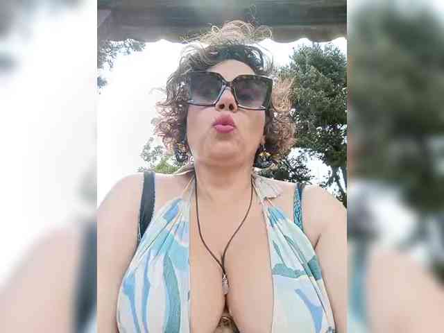 AlexaBrown12 webcam