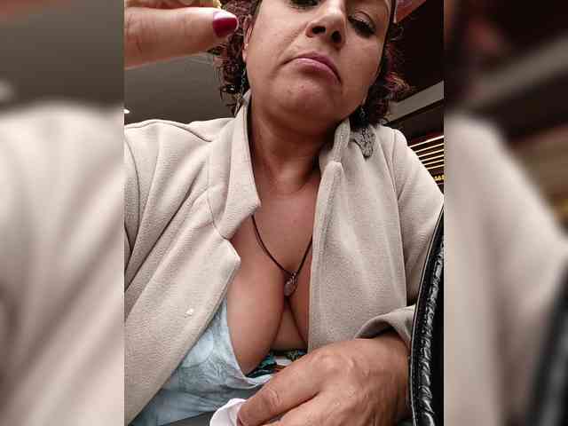 AlexaBrown12 webcam