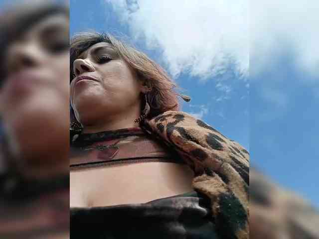 AlexaBrown12 webcam