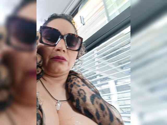 AlexaBrown12 webcam
