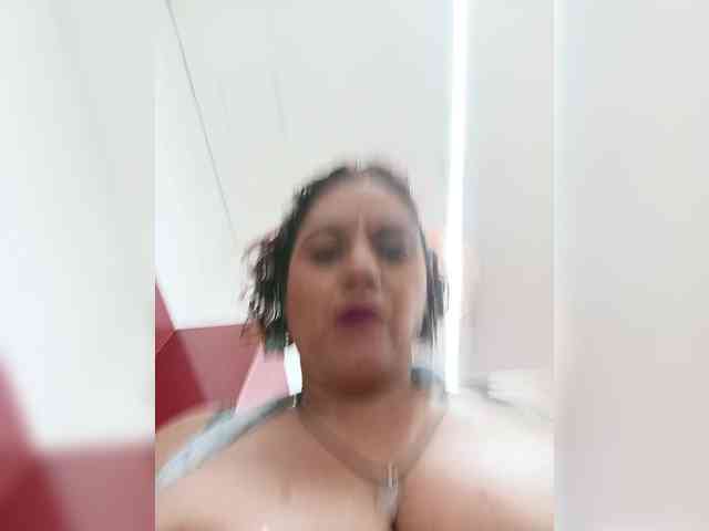 AlexaBrown12 webcam