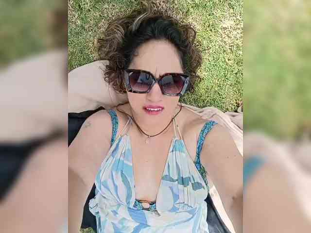 AlexaBrown12 webcam
