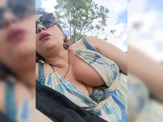 AlexaBrown12 webcam