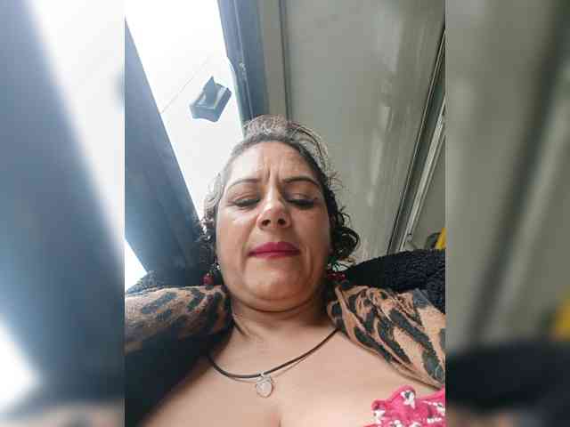AlexaBrown12 webcam