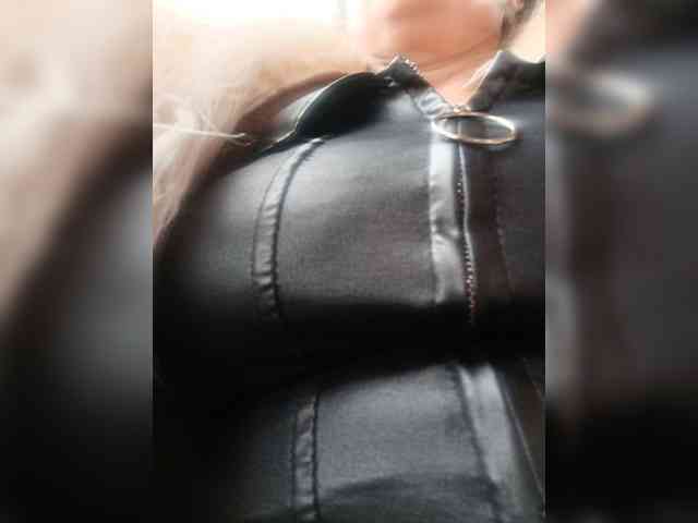 AlexaBrown12 webcam