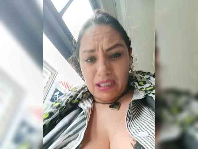 AlexaBrown12 webcam
