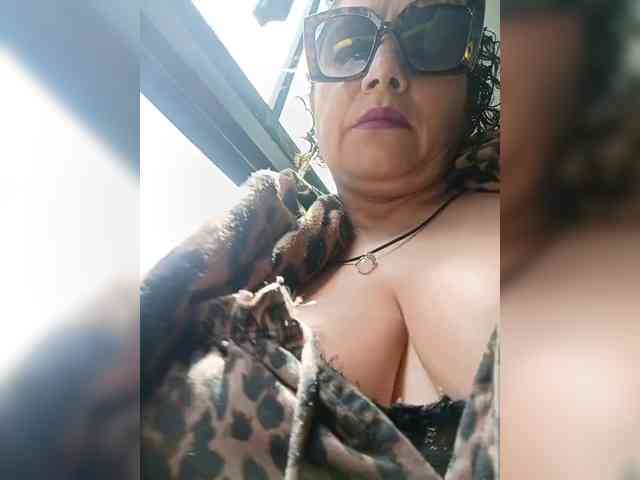 AlexaBrown12 webcam