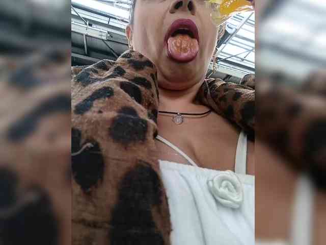 AlexaBrown12 webcam