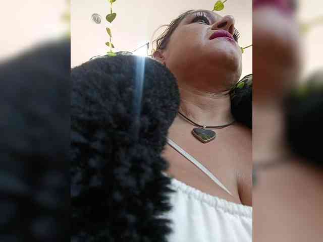 AlexaBrown12 webcam