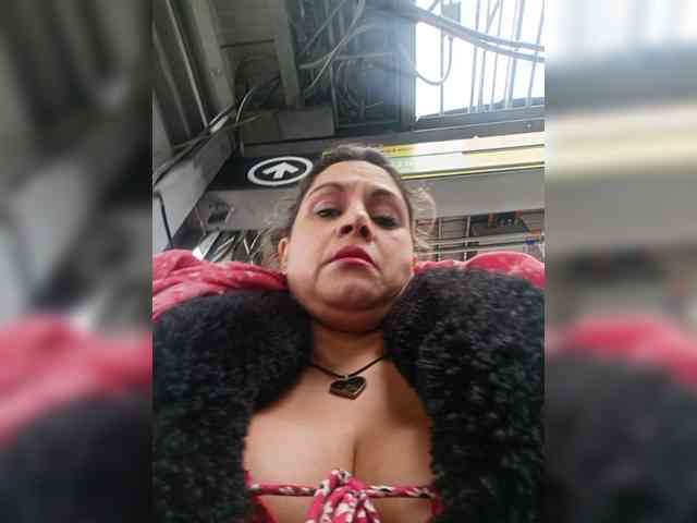AlexaBrown12 webcam