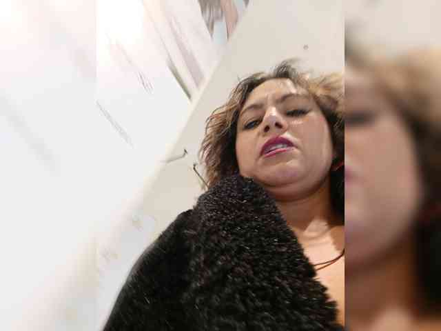 AlexaBrown12 webcam