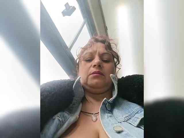 AlexaBrown12 webcam