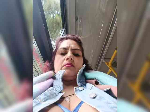 AlexaBrown12 webcam