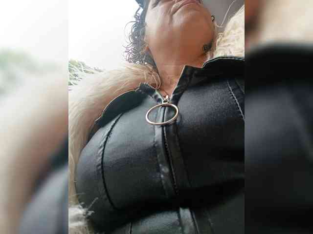 AlexaBrown12 webcam