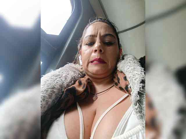 AlexaBrown12 webcam
