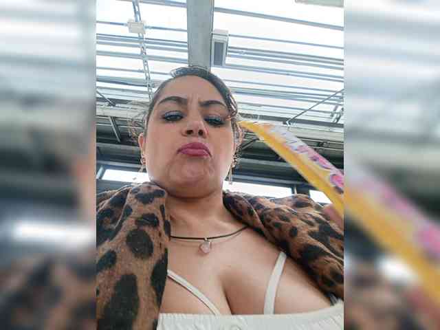 AlexaBrown12 webcam