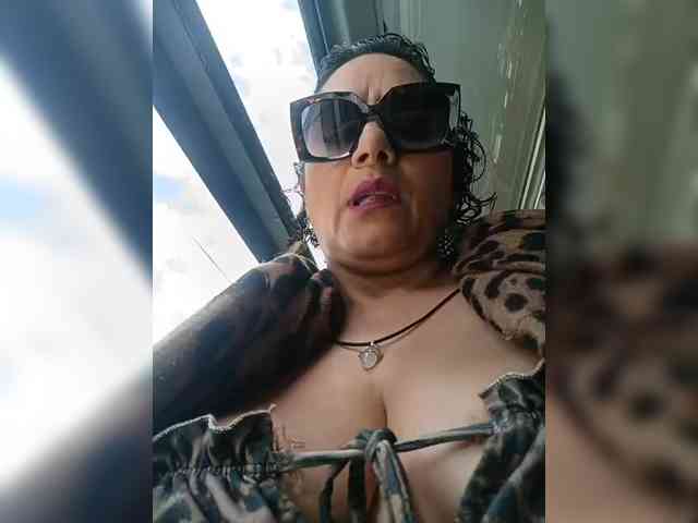 AlexaBrown12 webcam