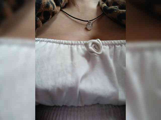 AlexaBrown12 webcam