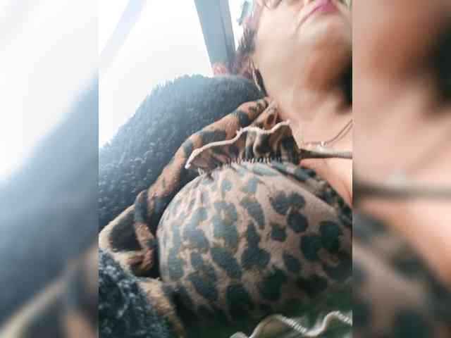AlexaBrown12 webcam