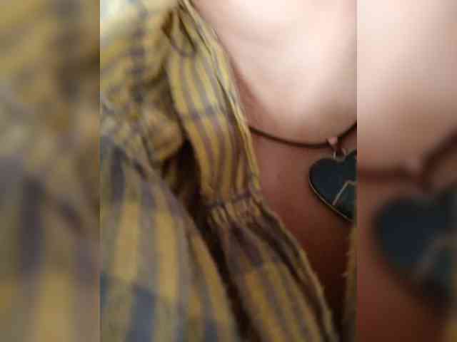 AlexaBrown12 webcam