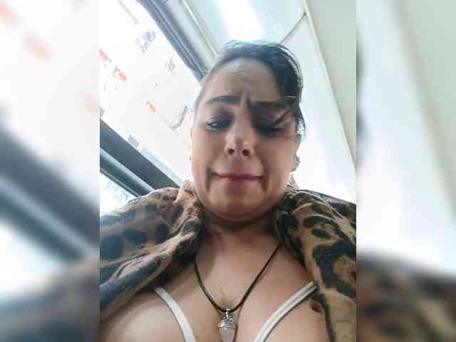 AlexaBrown12 webcam