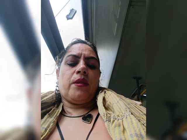 AlexaBrown12 webcam