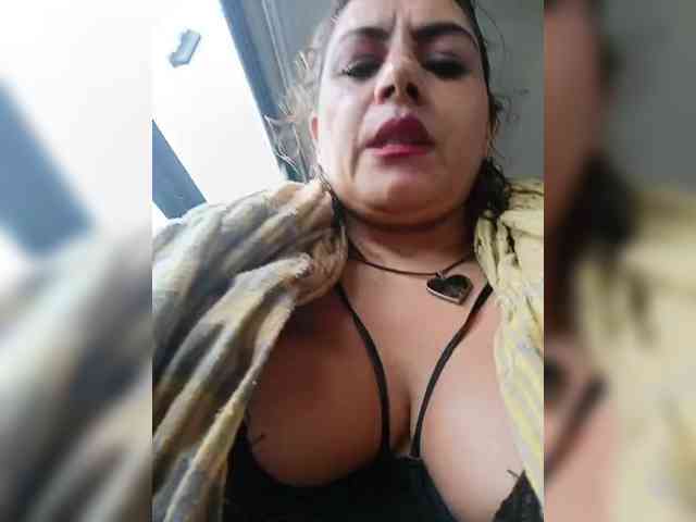 AlexaBrown12 webcam