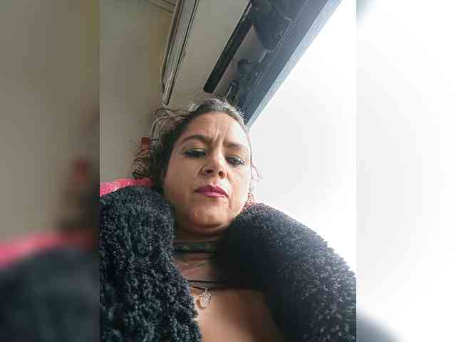 AlexaBrown12 webcam