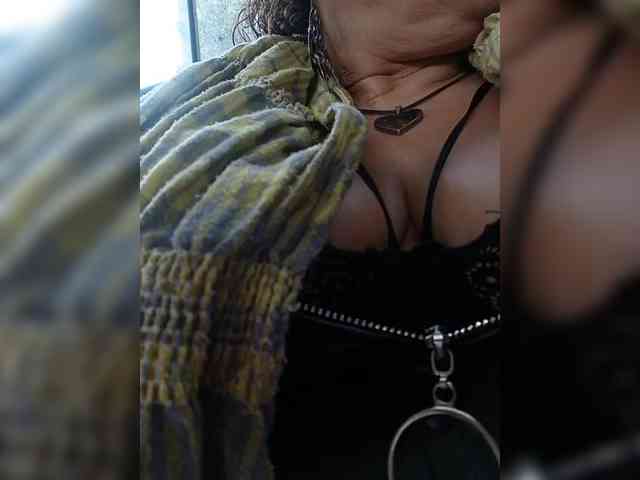 AlexaBrown12 webcam