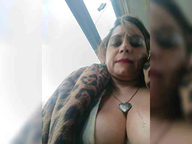 AlexaBrown12 webcam