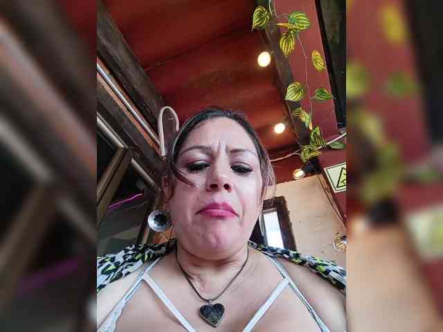AlexaBrown12 webcam