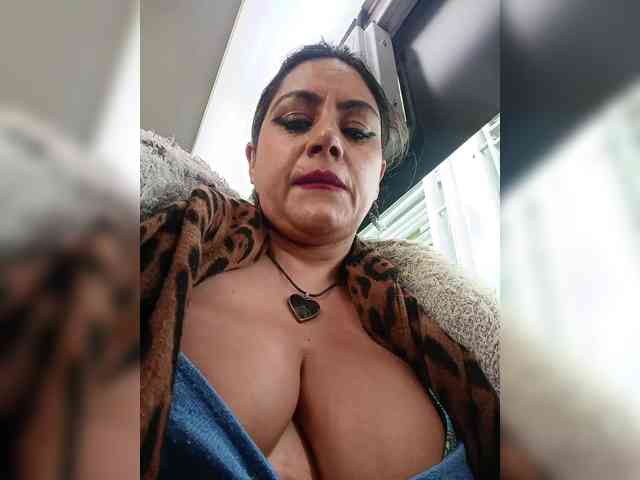 AlexaBrown12 webcam