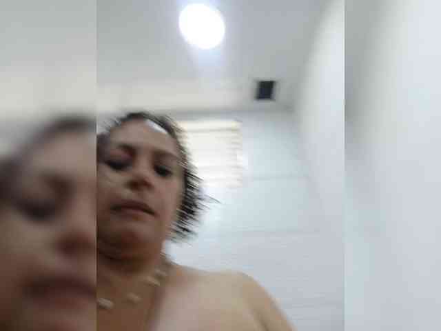 AlexaBrown12 webcam