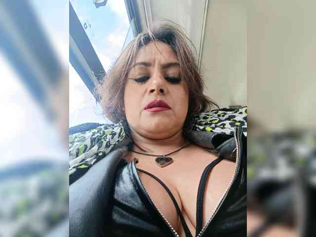 AlexaBrown12 webcam